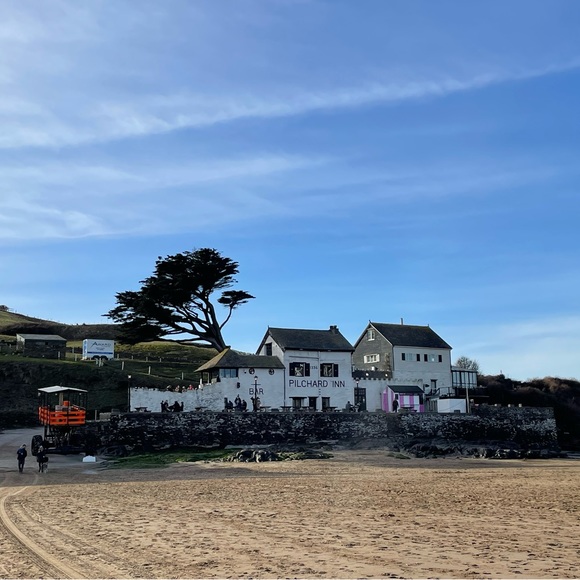 Hi, I’m Nat! Always here to help so shout me for whatever you need - Picture 3 of 5